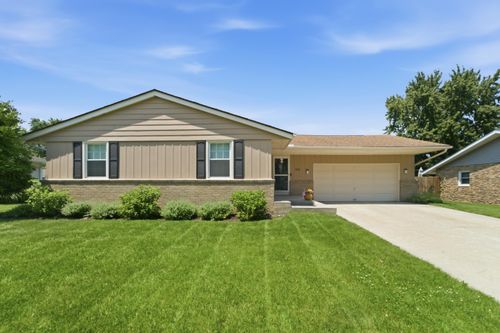 211 Cherokee Dr, Lowell, IN, 46356-1618 | Card Image