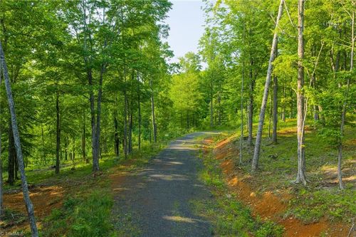213 Autumn Ln, West Jefferson, NC, 28694-7101 | Card Image