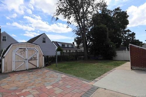 40 Wagner Ave, Roosevelt, NY, 11575-1529 | Card Image