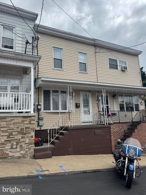 211 N Catherine St, SHENANDOAH, PA, 17976-1532 | Card Image