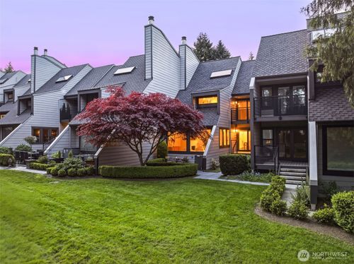 10327 Ne 19th Pl, Bellevue, WA, 98004-2731 | Card Image
