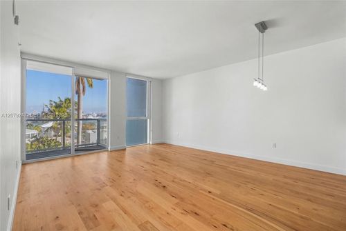 1007-253 Ne 2nd St, Miami, FL, 33132-2285 | Card Image