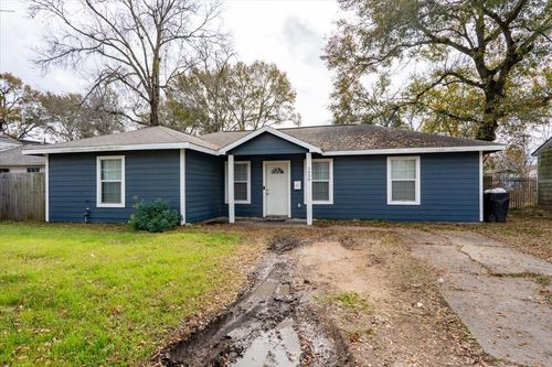 5938 Southlark St, Houston, TX, 77033-1830 | Card Image