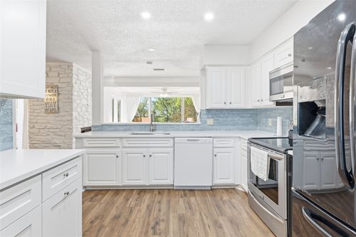 113 World Of Tennis Sq, Lakeway, TX, 78738-1104 | Card Image