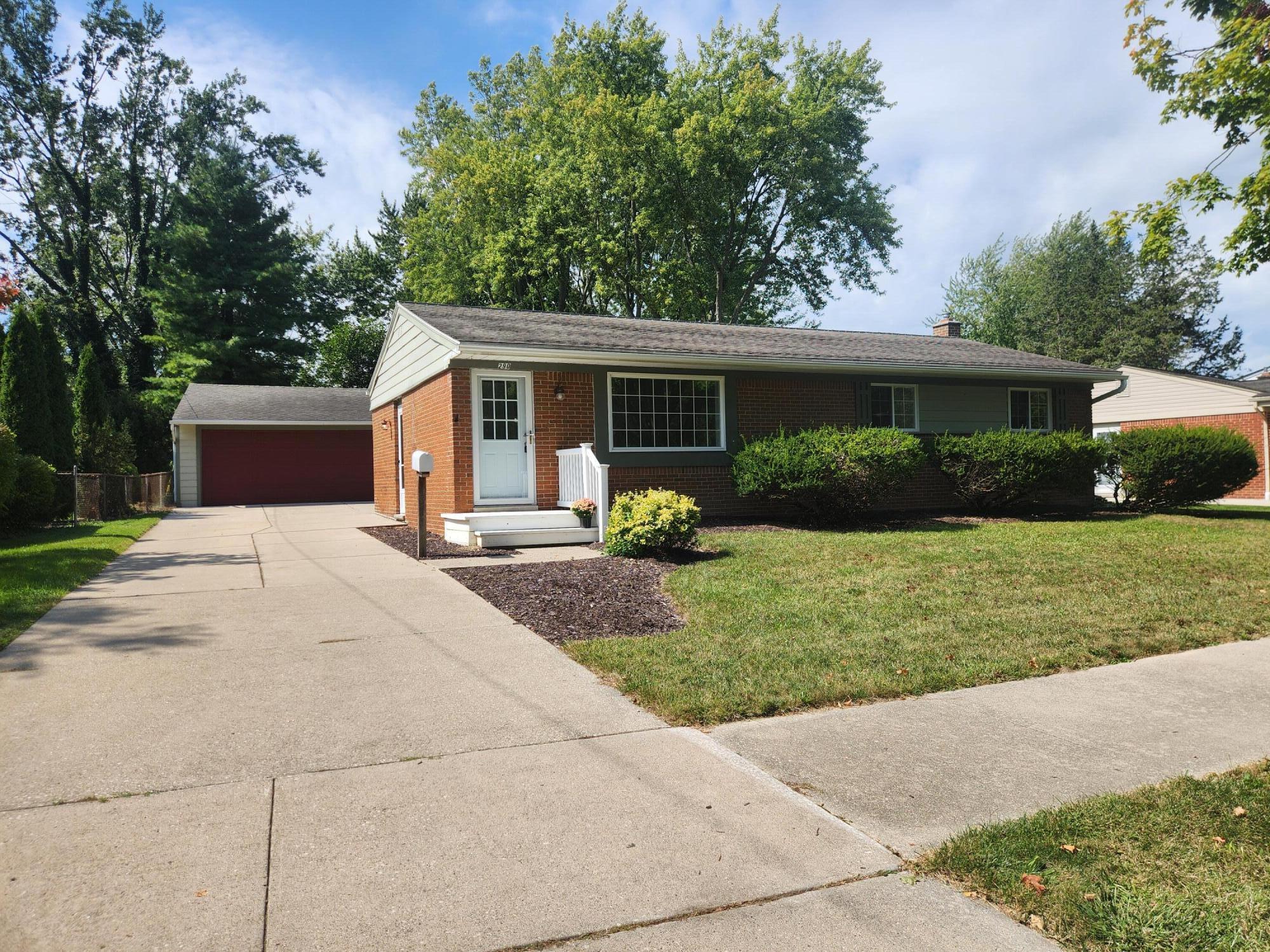 Nichols Dr, Saline, MI 48176