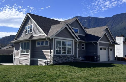590 Skagit Ave, Hope, BC, V0X1L0 | Card Image