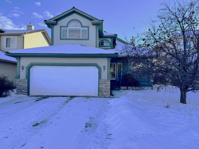 206 Valley Glen Bay Nw, Home with 4 bedrooms, 3 bathrooms and 4 parking in Calgary AB | Image 1