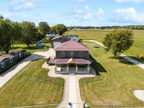 828 2nd St Ne, Dyersville, IA, 52040-1219 | Card Image