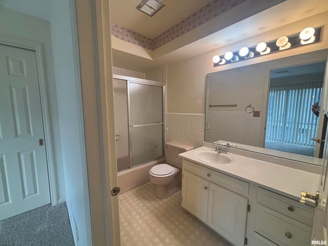 APT-28 - 920 17 Th St, Condo with 3 bedrooms, 2 bathrooms and null parking in Moline IL | Image 7