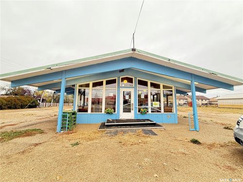 303 1 Ave E, Gravelbourg, SK, S0H1X0 | Card Image