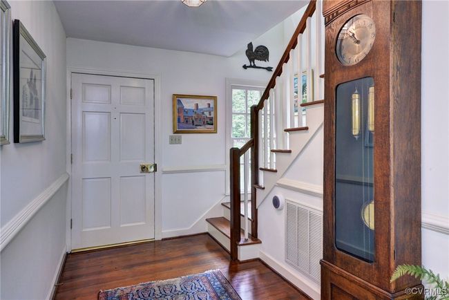 Entry hall and step to the second floor | Image 25
