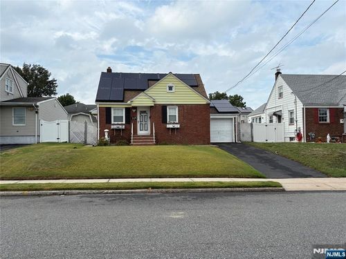 91 Birchwood Dr, Elmwood Park, NJ, 07407-1303 | Card Image
