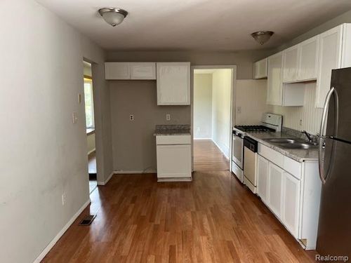 15730 Colbert St, Romulus, MI, 48174-4605 | Card Image