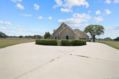 3022 Interstate 35, House other with 5 bedrooms, 4 bathrooms and null parking in Natalia TX | Image 3