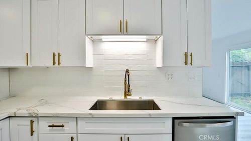 7909 Primrose Ln, Highland, CA, 92346-4146 | Card Image