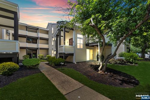 121 Country Club Dr, Union, NJ, 07083-8744 | Card Image