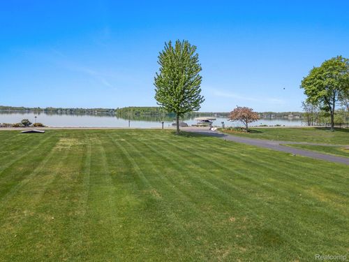 3751 Indian Trl, Orchard Lake, MI, 48324-1626 | Card Image