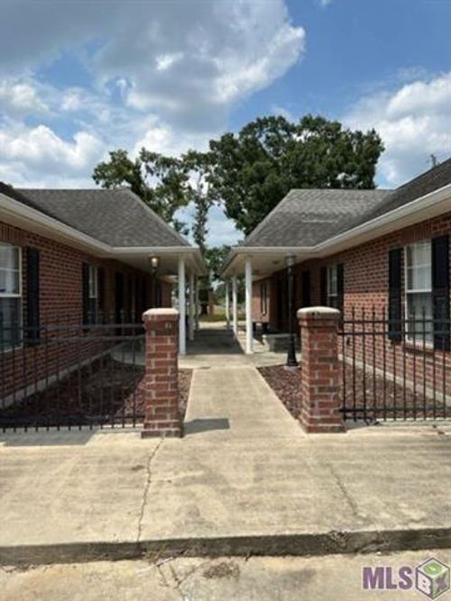106 Louisa Dr, Thibodaux, LA, 70301-5541 | Card Image