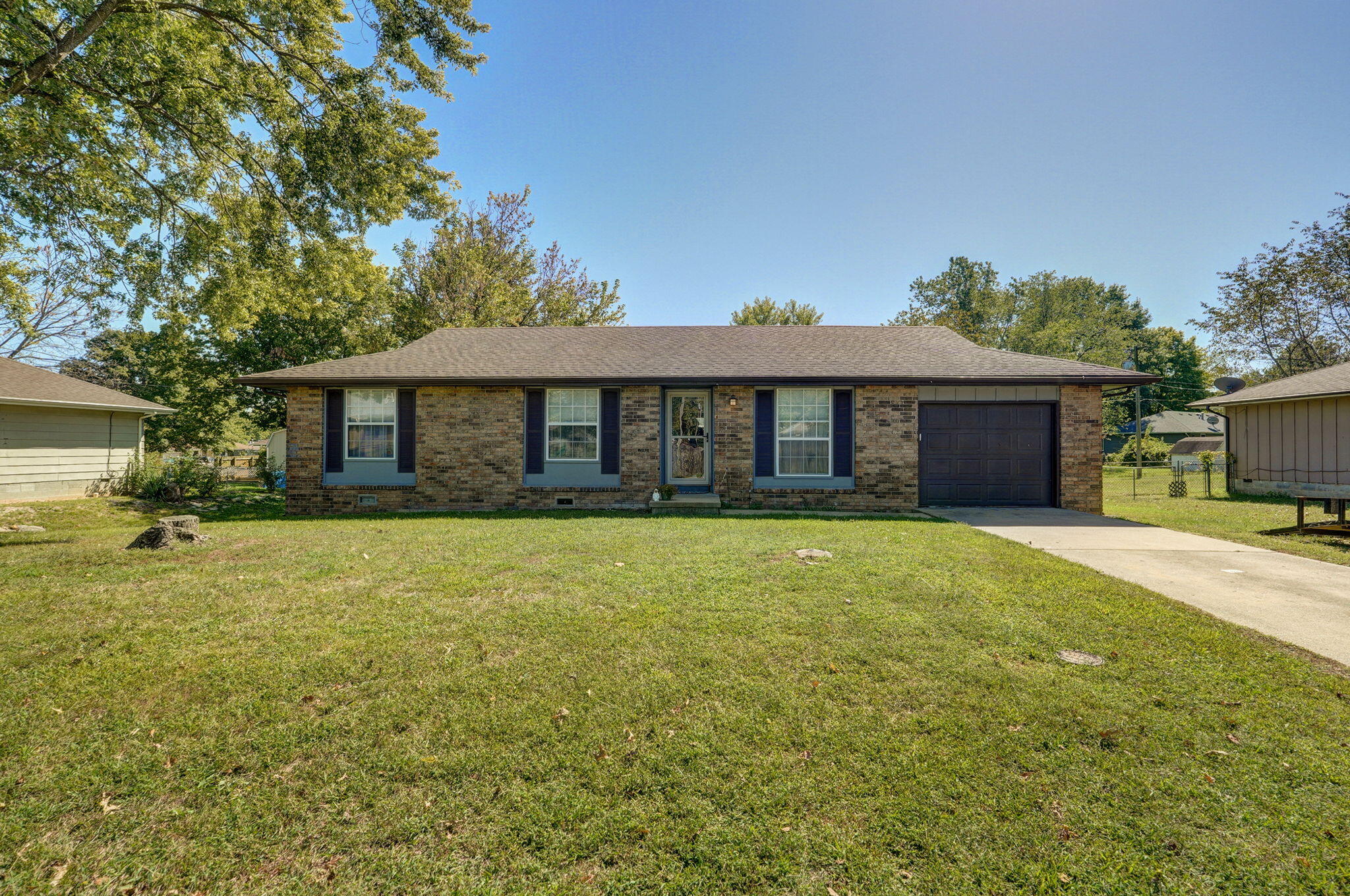 Allen Ave, Republic, MO 65738