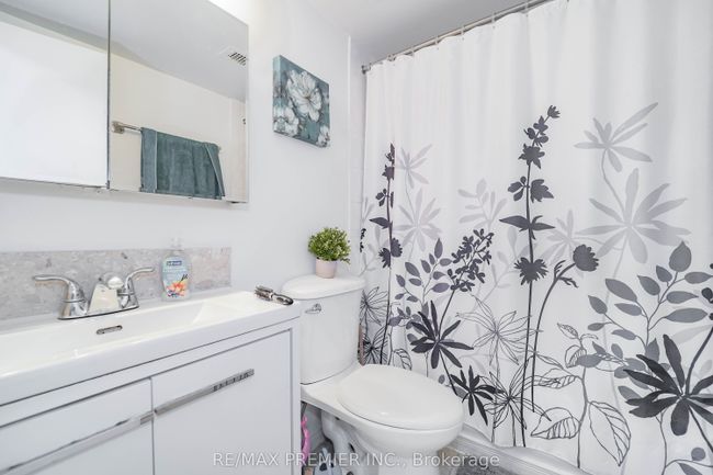 1003 - 390 Dixon Rd, Condo with 2 bedrooms, 1 bathrooms and 1 parking in Etobicoke ON | Image 16
