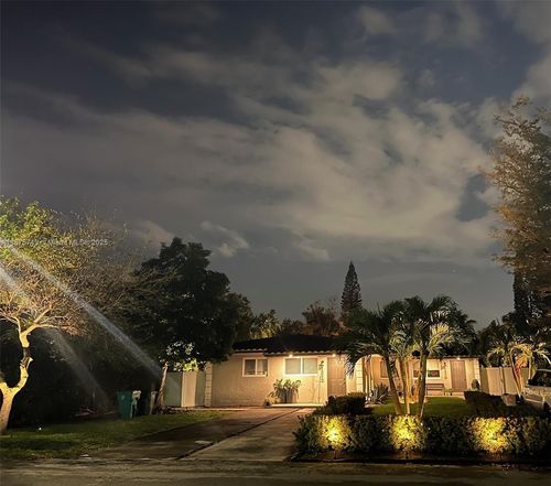 1212-121 Ne 121st St, North Miami, FL, 33161-5340 | Card Image