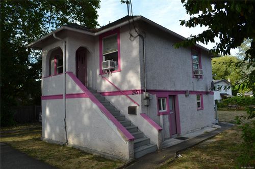 2857 Shelbourne St, Victoria, BC, V8N6K4 | Card Image