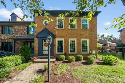 9525 Wessex Pl, Louisville, KY, 40222-5042 | Card Image