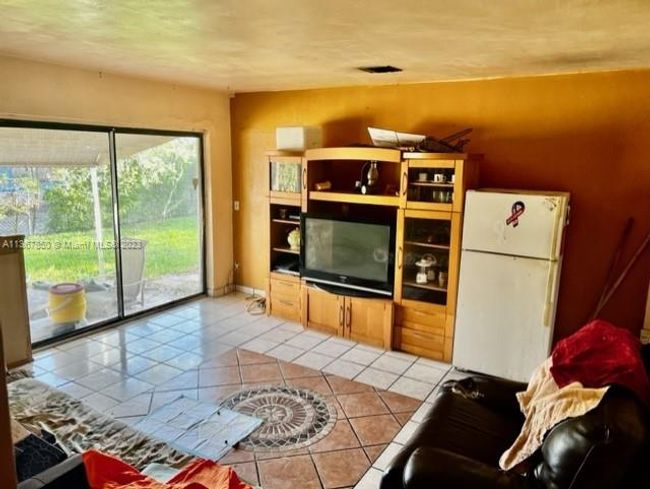 665 Ne 178th St, House other with 3 bedrooms, 2 bathrooms and null parking in Miami FL | Image 4