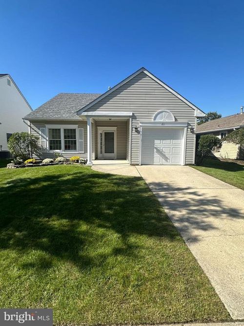 211 Wagon Wheel Ln, Columbus, NJ, 08022-1121 | Card Image