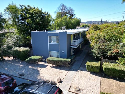 1504 S Claremont St, San Mateo, CA, 94401 | Card Image