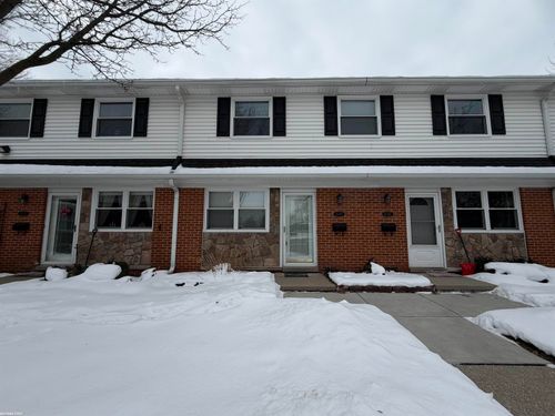 45183 Kensington St, Utica, MI, 48317-5915 | Card Image