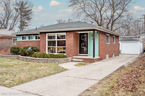 24460 Rosewood St, Oak Park, MI, 48237-1736 | Card Image