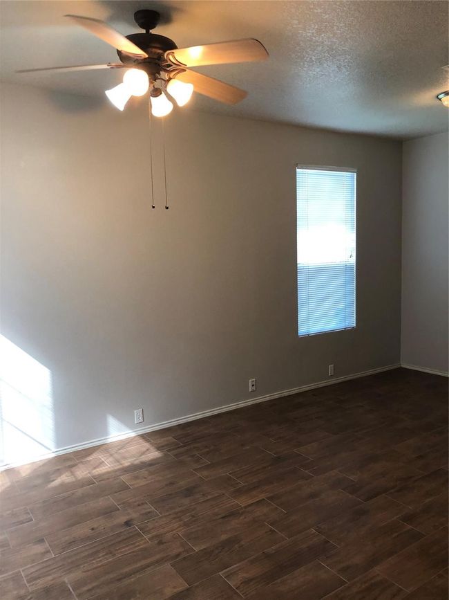 2011 Rustling Trees Way, Townhouse with 2 bedrooms, 2 bathrooms and 2 parking in Spring TX | Image 7