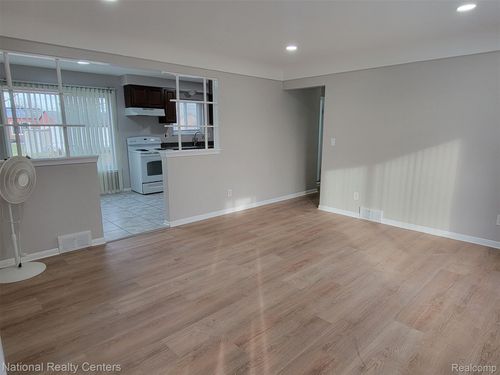 4661 Reader Dr, Warren, MI, 48092-1753 | Card Image