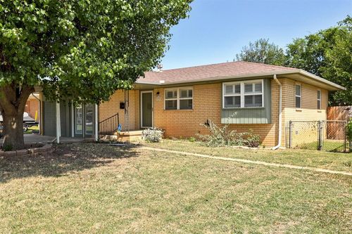 707 Crestmoor Drive, Moore, OK, 73160 | Card Image
