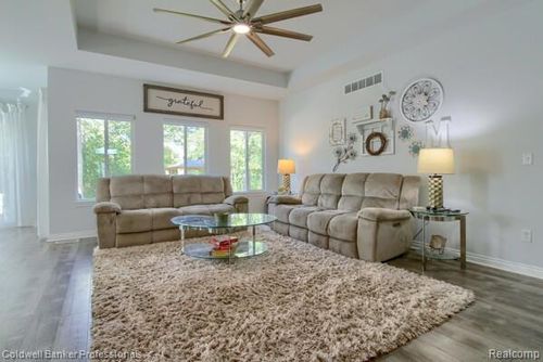 31614 Beaver Cir, New Boston, MI, 48164-8807 | Card Image