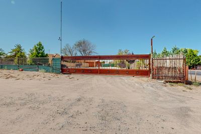 1039 W Meadowlark Lane, House other with 3 bedrooms, 2 bathrooms and 2 parking in Corrales NM | Image 3