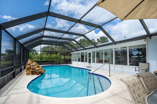 2066 5th Ct Se, Vero Beach, FL, 32962-7321 | Card Image