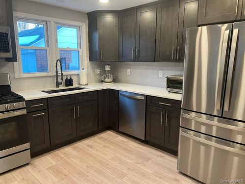 25 Wood Ave, Patchogue, NY, 11772-2829 | Card Image