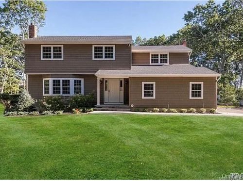29 Thornwood Dr, Dix Hills, NY, 11746-6441 | Card Image