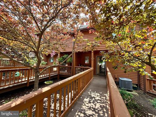 102 Tecumseh Trl, HEDGESVILLE, WV, 25427-3859 | Card Image