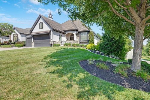 114 Wolsey Bridge Pkwy, Belton, MO, 64012-7823 | Card Image