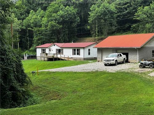 39 Fox Chase Rd, Alum Creek, WV, 25003-1602 | Card Image