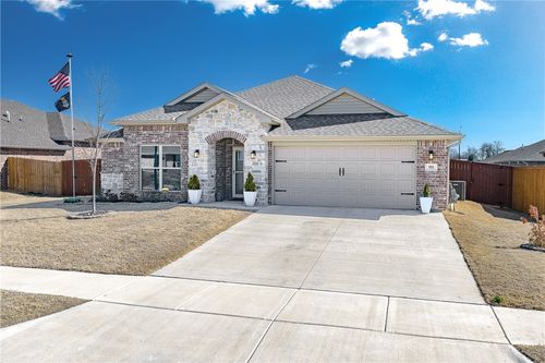 921 S Green Heron Ln, Siloam Springs, AR, 72761-4086 | Card Image