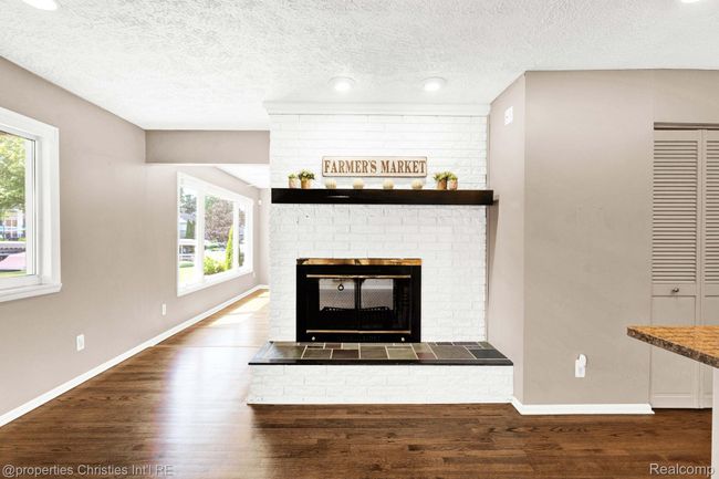 Dual sided fireplace | Image 18