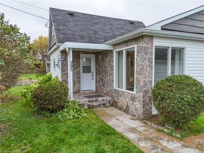 293 Arthur St, House other with 3 bedrooms, 1 bathrooms and 3 parking in Sturgeon Falls ON | Image 2