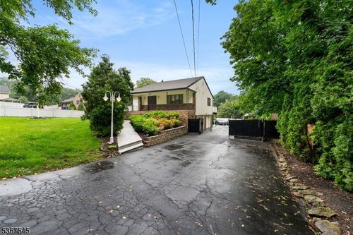 752 Ratzer Rd, Wayne, NJ, 07470-4111 | Card Image