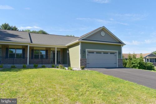 6338 Penn National Dr, FAYETTEVILLE, PA, 17222-9658 | Card Image