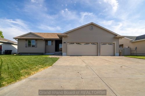 4127 West Ridge Ln, Grand Island, NE, 68803 | Card Image