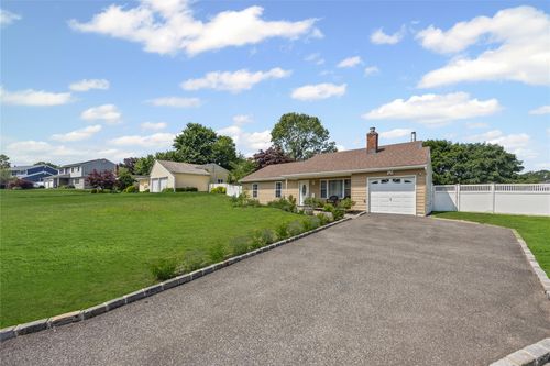 16 Melvin Ave, Farmingville, NY, 11738-1435 | Card Image